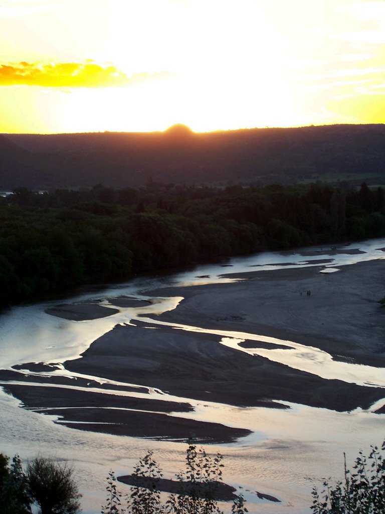 Atardecer en el Río Los Sauces by Matias Alderete