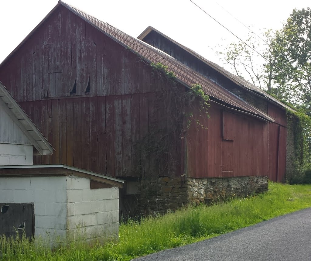 Old barn. by JBTHEMILKER