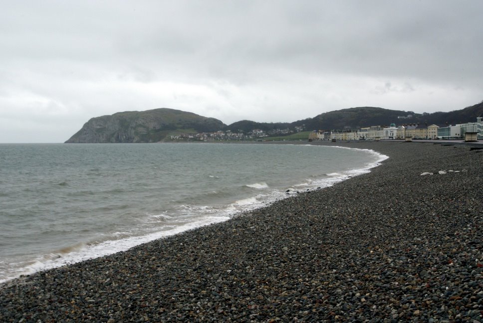 Beach of Llandudno by Milovanoff