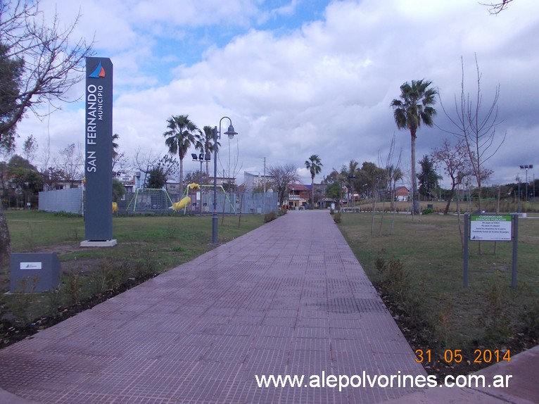 San Fernando - Plaza Inmigrantes Italianos (www.alepolvorines.com.ar) by alepolvorines