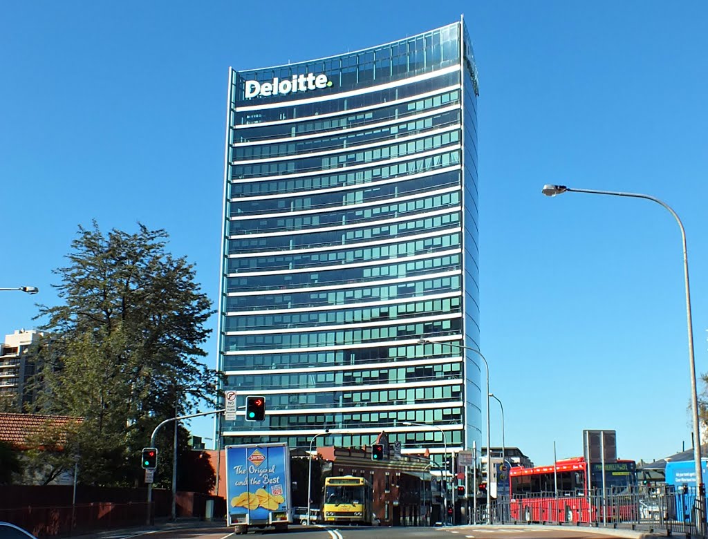 Deloittes Building by Alan Farlow