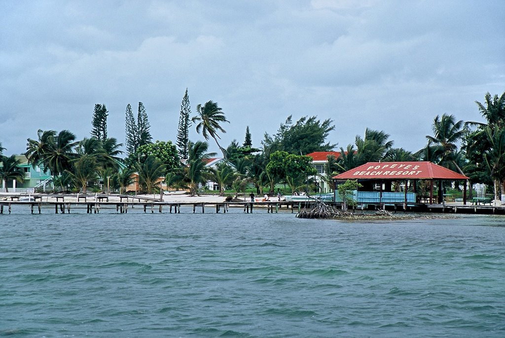 Popeye's Beach Resort in Caye Caulker by Tomek Wiazowski