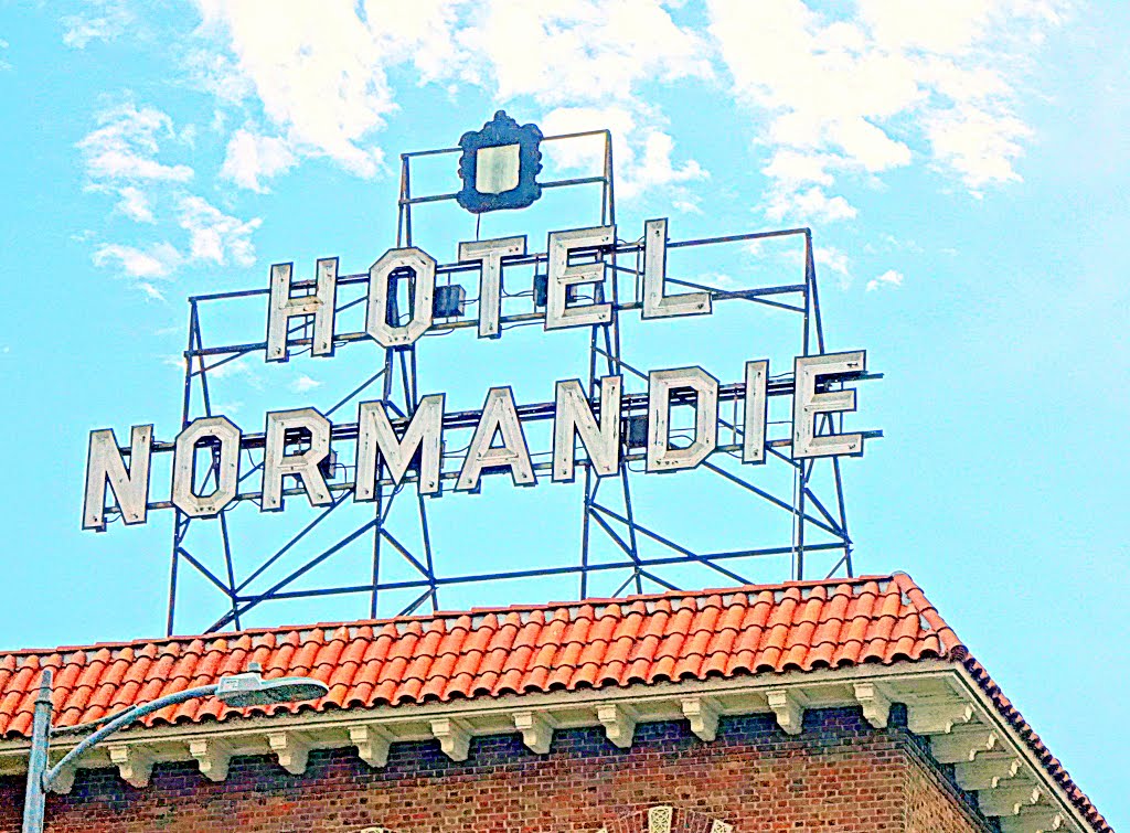 Hotel Normandie 2 by Easy Street Images ©