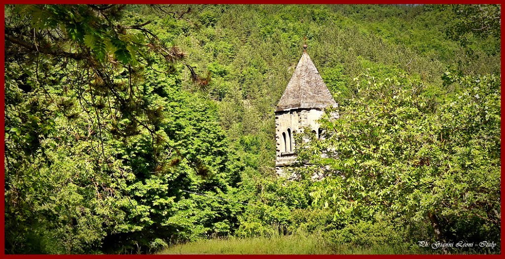 ITALIA - Brisighella (RA). Loc: Purocielo-Valle del rio Co'. Chiesa di Santa Maria in Gorgognano. - Little church of Saint Mary of Gorgognano in Purocielo , river Cò valley. PUROCIELO'S BATTLE : place of great fighting between partisans and nazi-fascist soldiers in oct. 1944. by antenoremalatesta