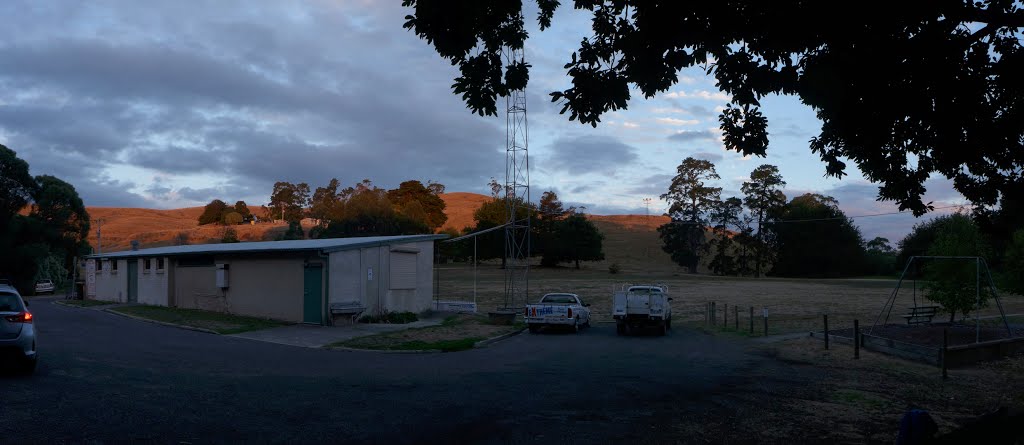 Loch Memorial Reserve at sunset by moosefly24