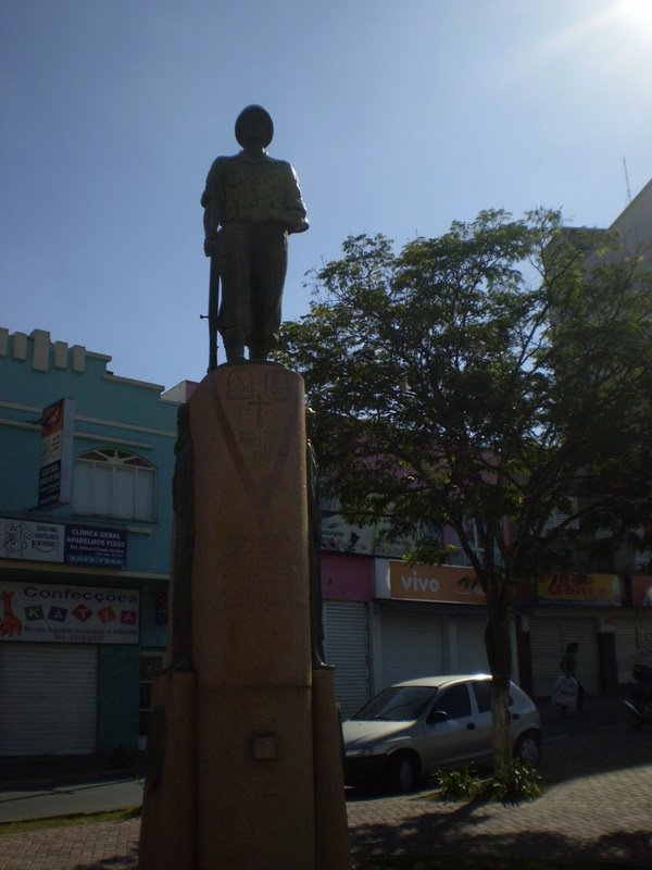 Expedicionário - Praça do Rosário, Barbacena/MG by Antonio Gabriel