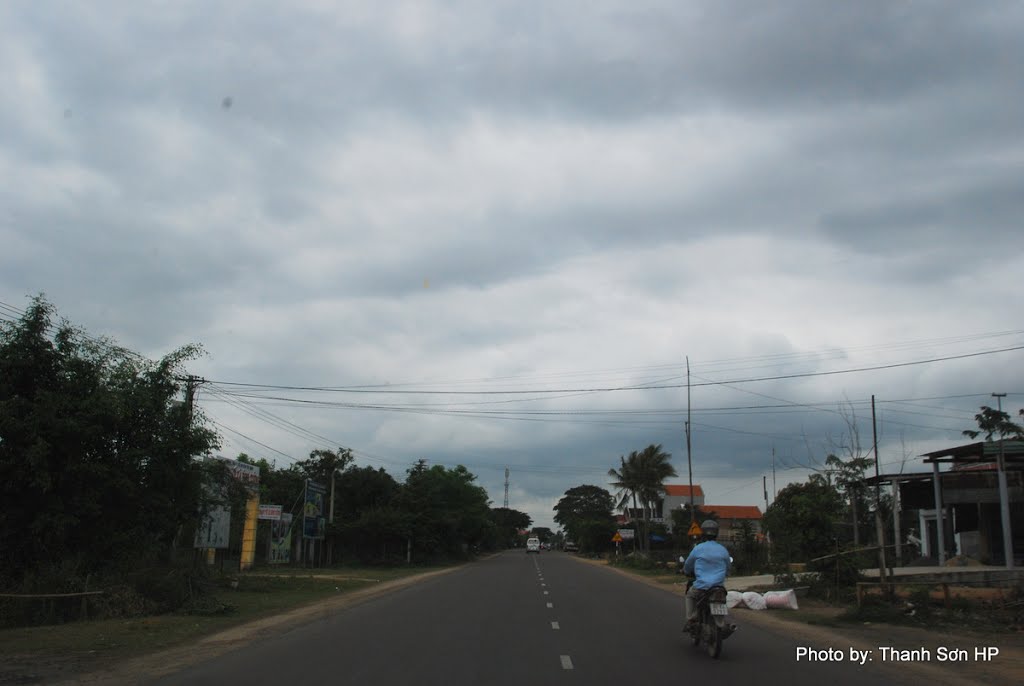 Phong cảnh dọc QL19, đoạn qua huyện Tây Sơn by Nguyễn Thanh Sơn