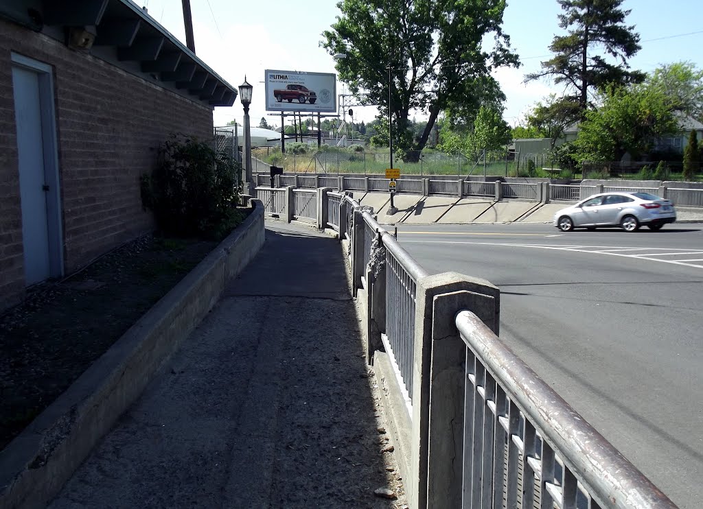 Walkway to pedestrian tunnel, Main St. by Diane MP