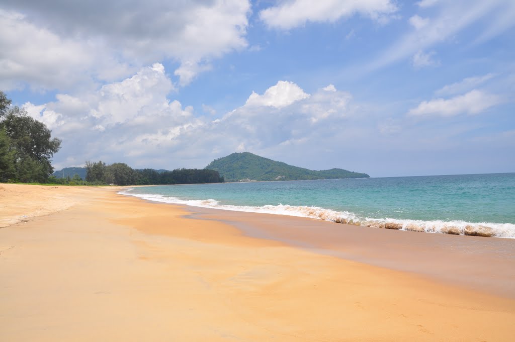 Nai Yang beach by Oleg Ryzhkov