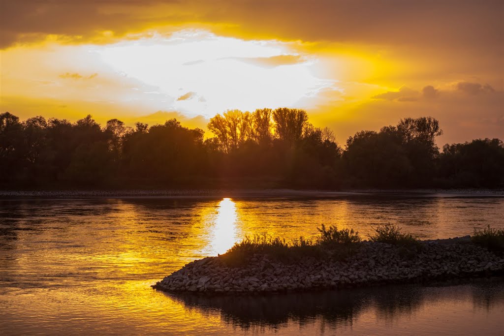 Sonnenuntergang an der Donau by woher