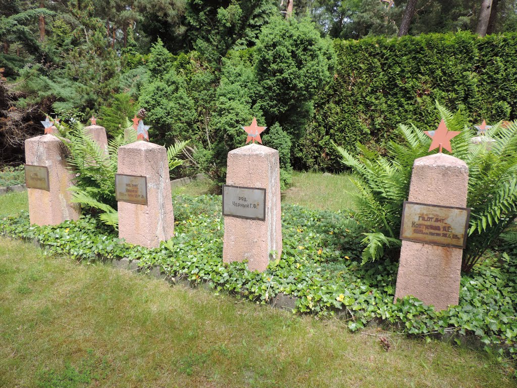 Blankenfelde - Waldfriedhof / Russischer Soldatenfriedhof by Loewe48