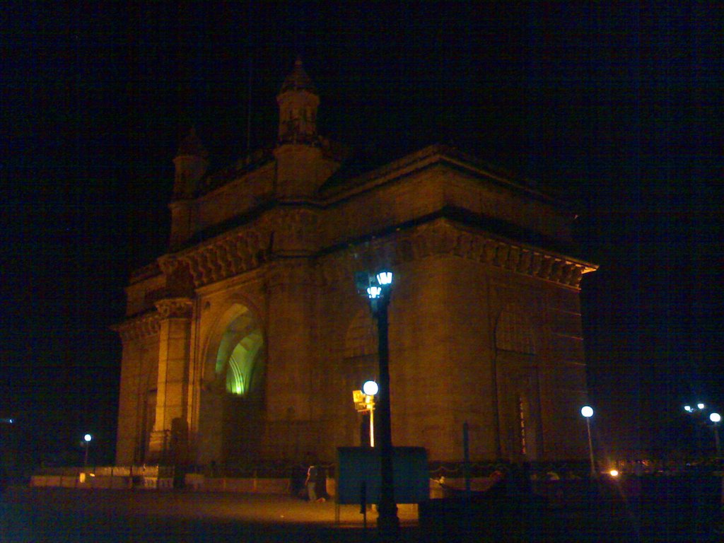 Gateway of India 24.Nov.2007 by Zahid Contractor