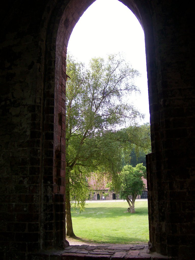 Kloster Chorin, Blick auf die Klosterwiese by Klaus Brinkmann