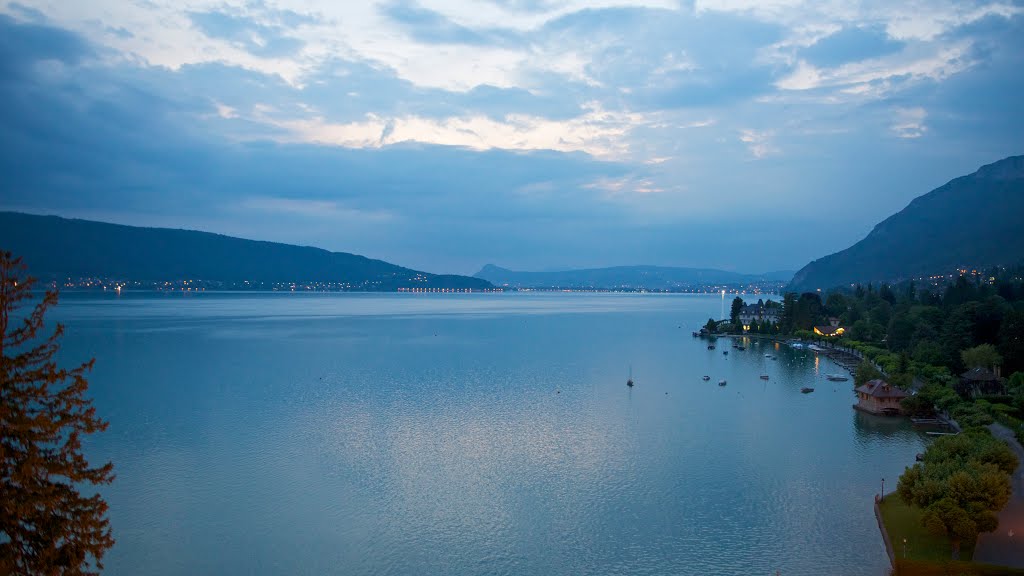 Le lac d'Annecy by markjone