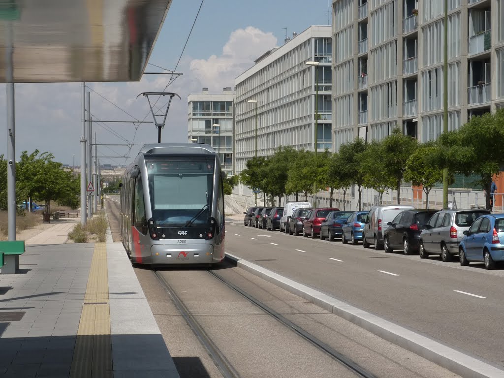 Zaragoza Tram by lvnoordenburg