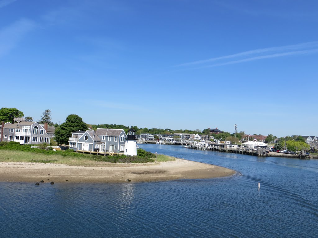 Hyannis Harbor, June 2014 by D.Iv