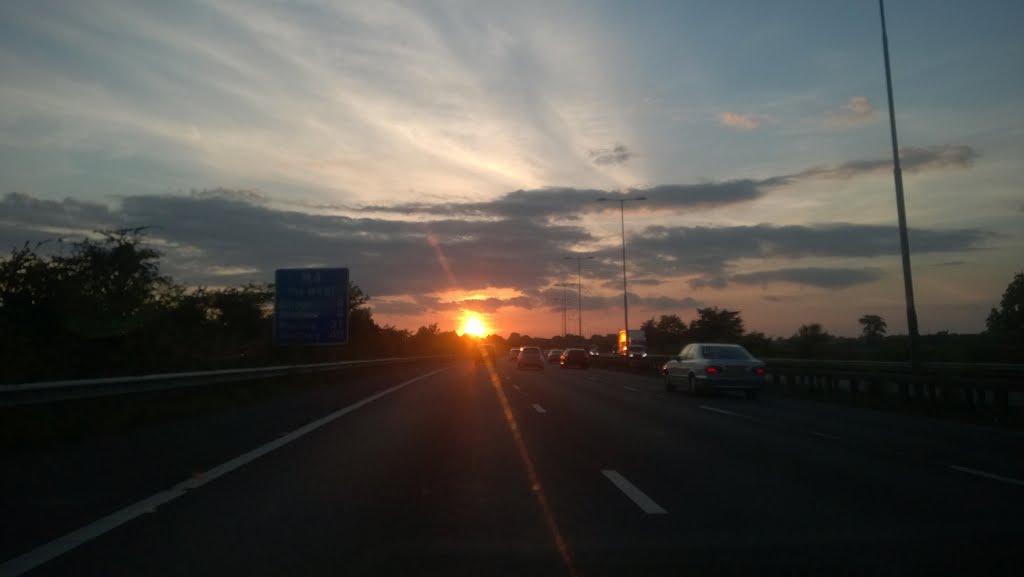 Sunset on M25 by Lovemax