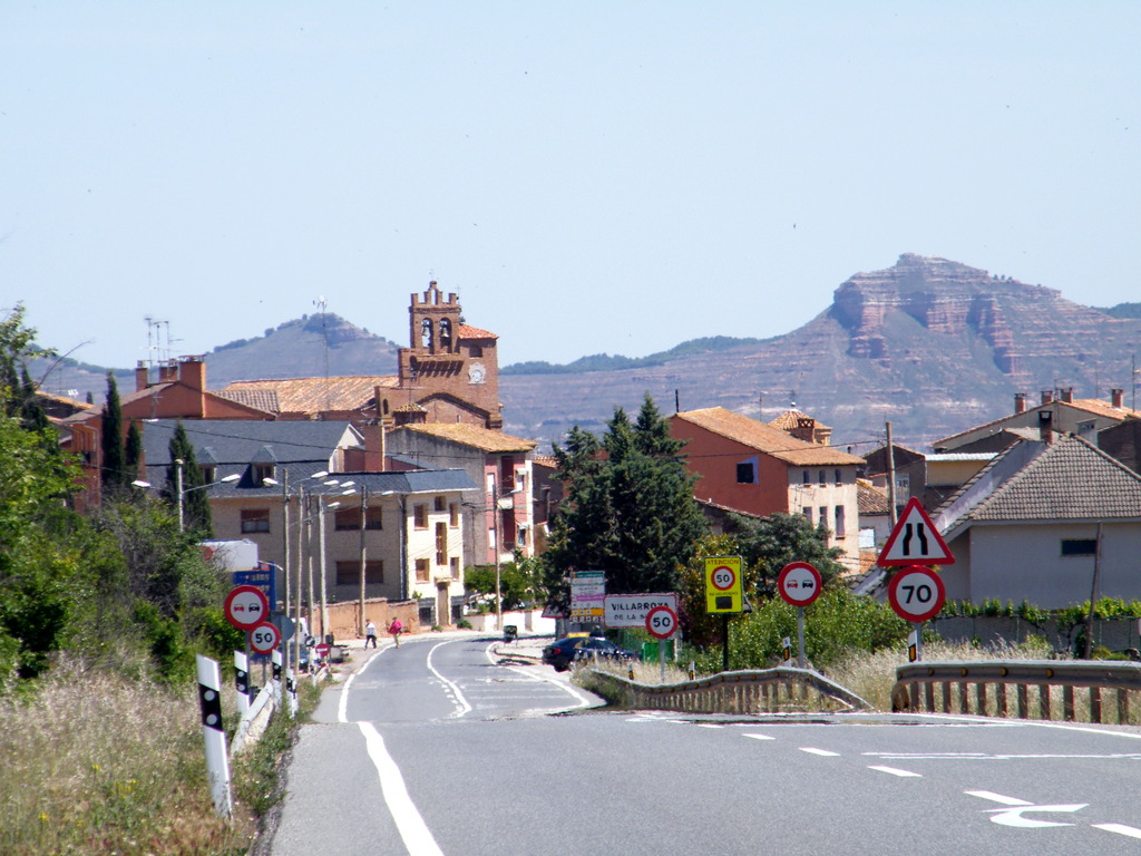 VILLARROYA DE LA SIERRA (ZARAGOZA) VISTA DE VILLARROYA, LLEGANDO DE SORIA by JOSE LUIS OROÑEZ