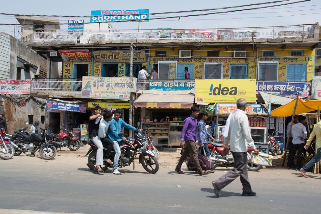 Employee Colony, Narnaul, Haryana, India. by Nicola e Pina Rajasthan 2014