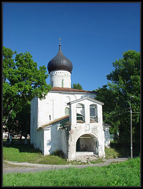 Pskov: "Georgiy" church by Synoptic