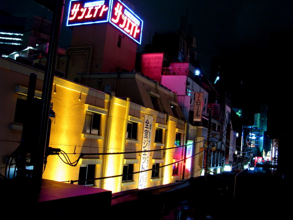 Love hotel district, Shibuya, Dougenzaka by Kasi