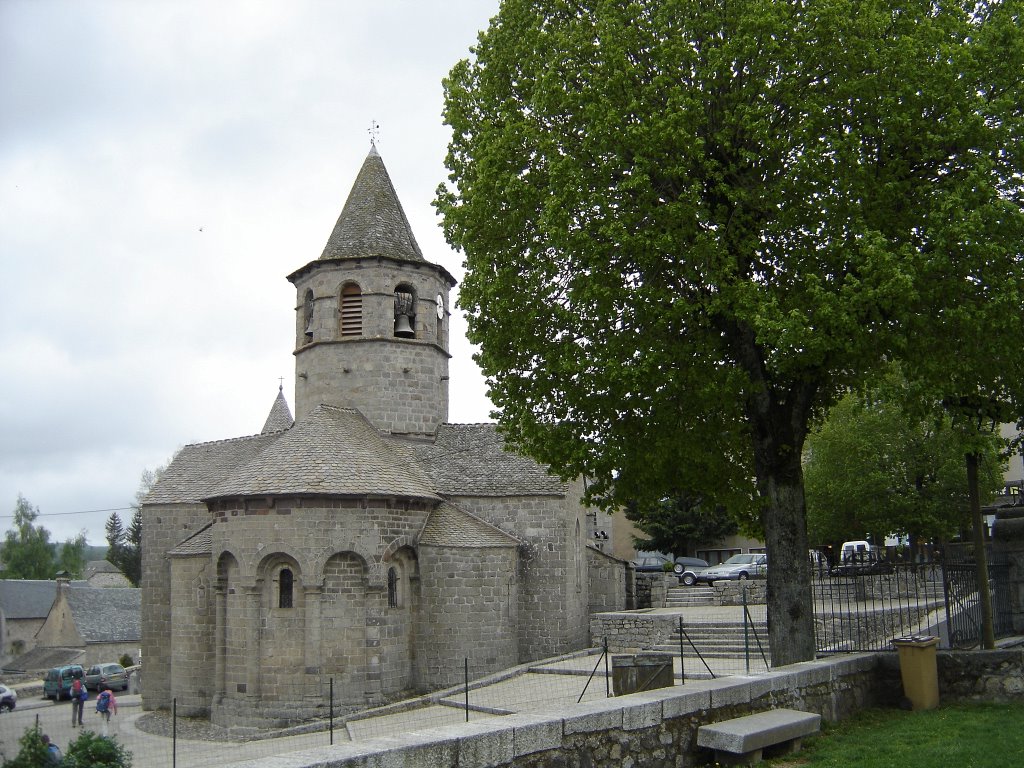 Nasbinals L'église by compostelle