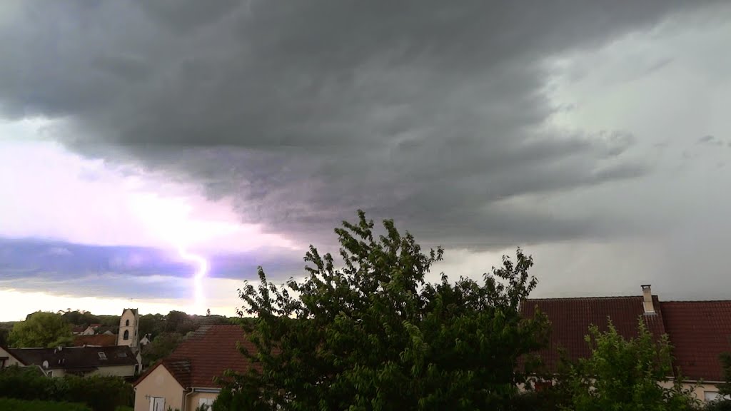 Orage à St OUEN EN BRIE by cnando33