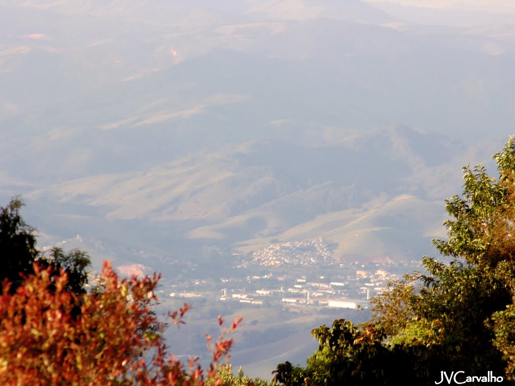 Itajubá vista do Pico Dos Dias. by João Vitor C.