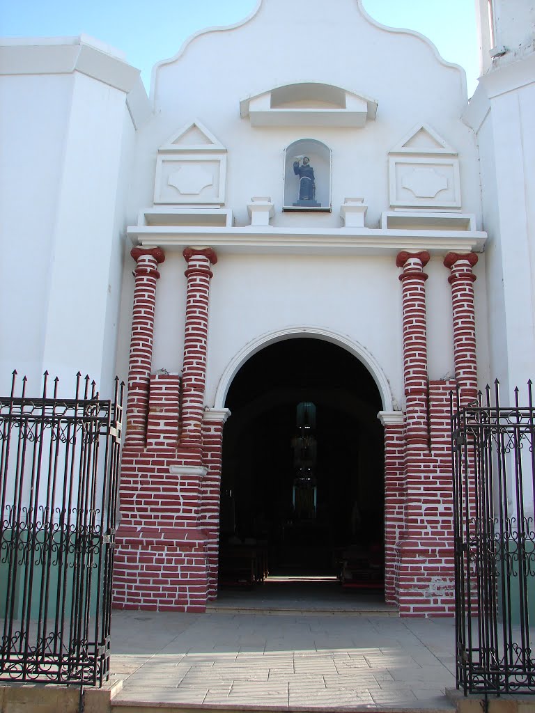 Iglesia San Francisco, Piura Cercado, Piura, Perú by perutoptours.com