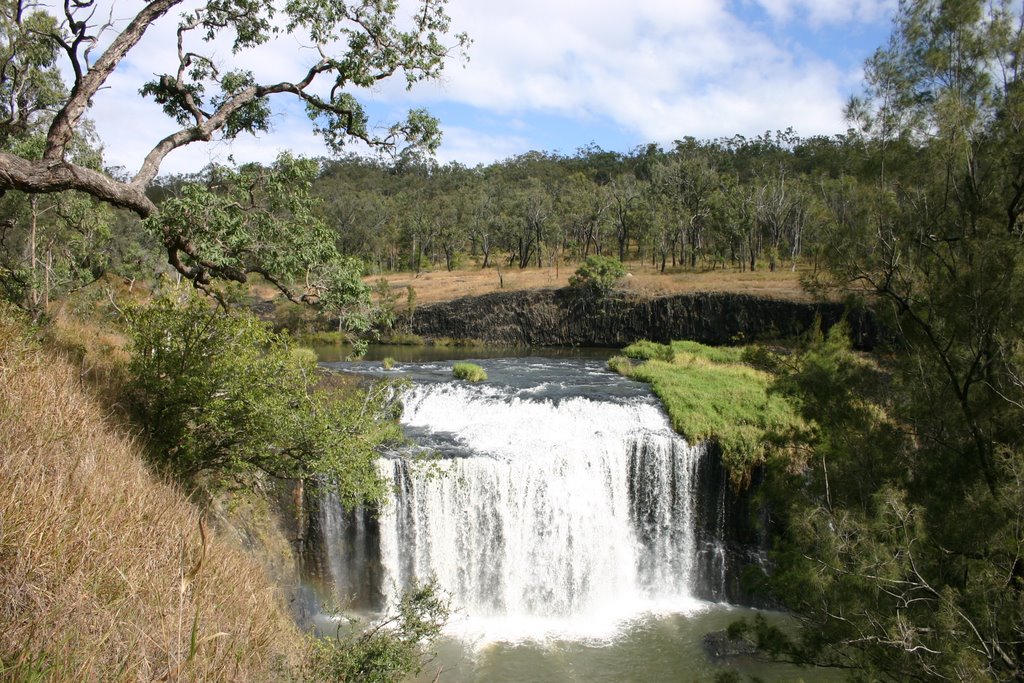 Millstream Falls by www.worldnature-photos.com