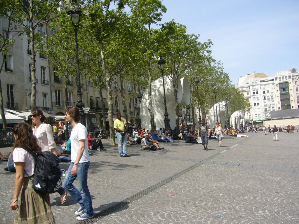 Place Georges Pompidu by Eduardo Bassolino