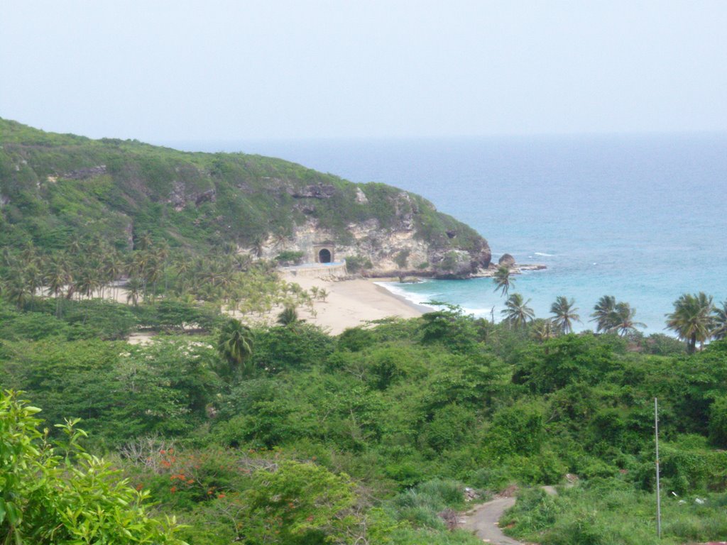 Túnel de Guajataca desde Parador Vistamar, Quebradillas by cebarreras