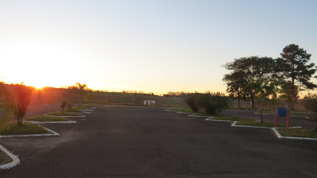 ENTARDECER NO AEROPORTO DE RIVERA by Marcirio Dias Leite