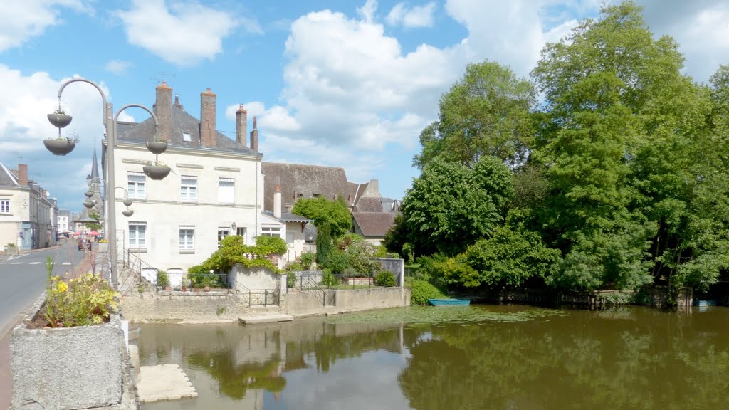 Montoire-sur-le-Loir - Bâtiments en bordure du Loir by epaulard59