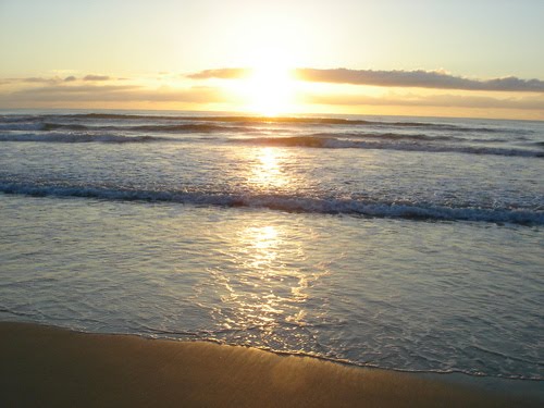 Nascer do sol - praia grande Ubatuba by Vinícius Garcia/FOTO…