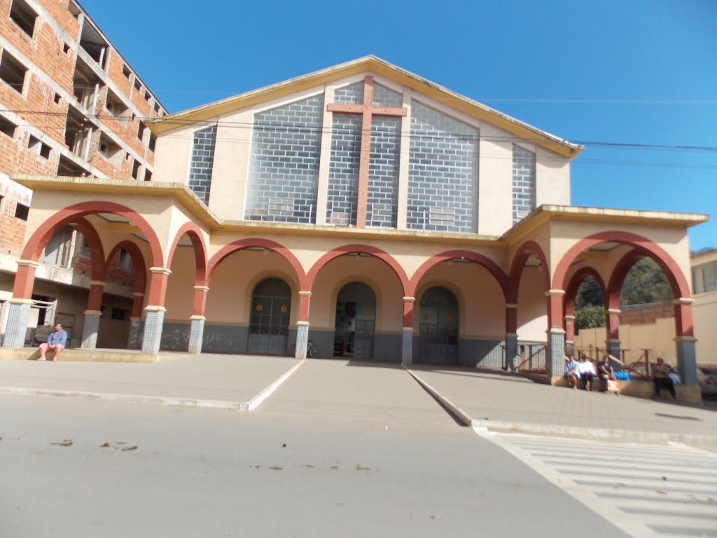 Igreja Católica de Ervália-MG by Wellington Alvim