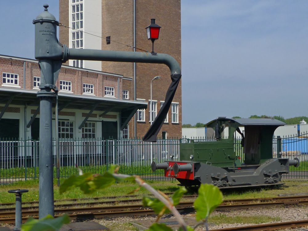 Aan het MBS-Station in Haaksbergen by H.Garnjost