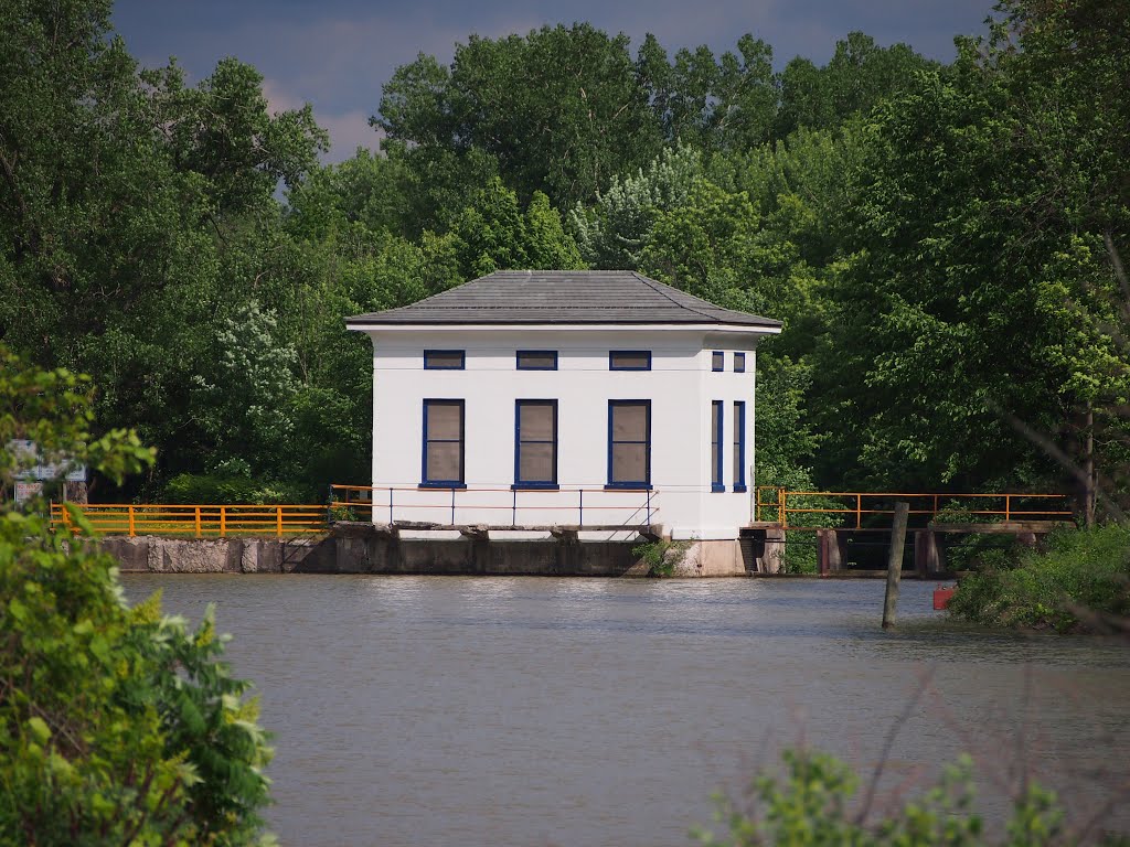 Erie Canal, Lock 33 Building by illandril