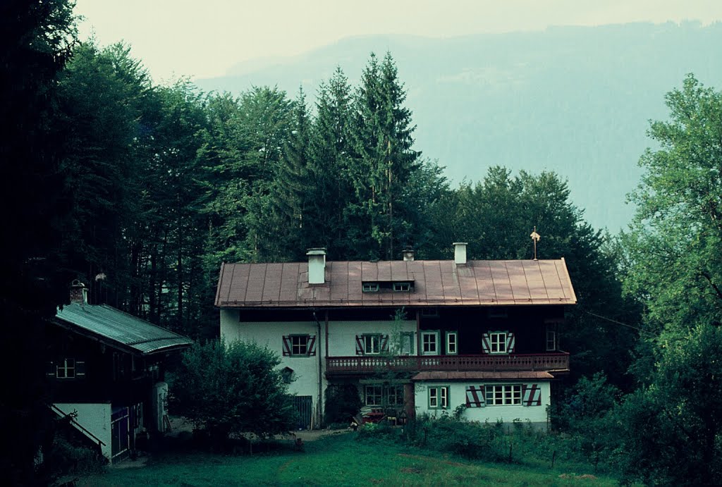 Eberbichlweb Landhaus by jon johannsen