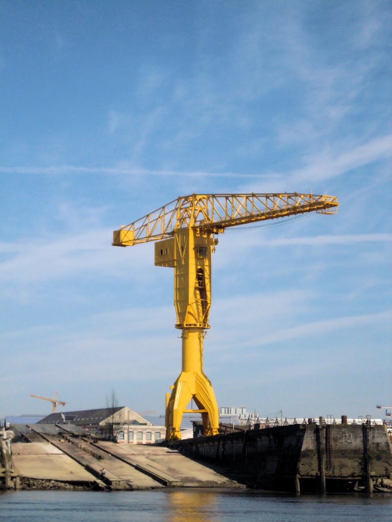 Grue Titan sur l'Île de Nantes by St3f4n