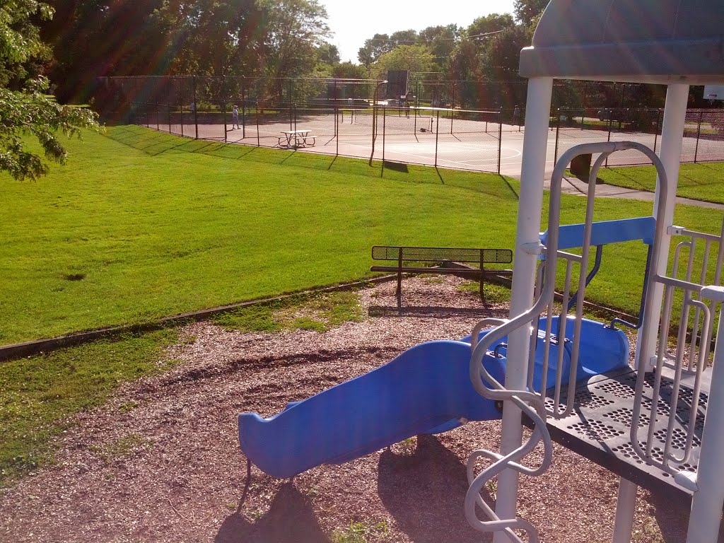 Grandview Park tennis and basketball courts by Rochester Parks