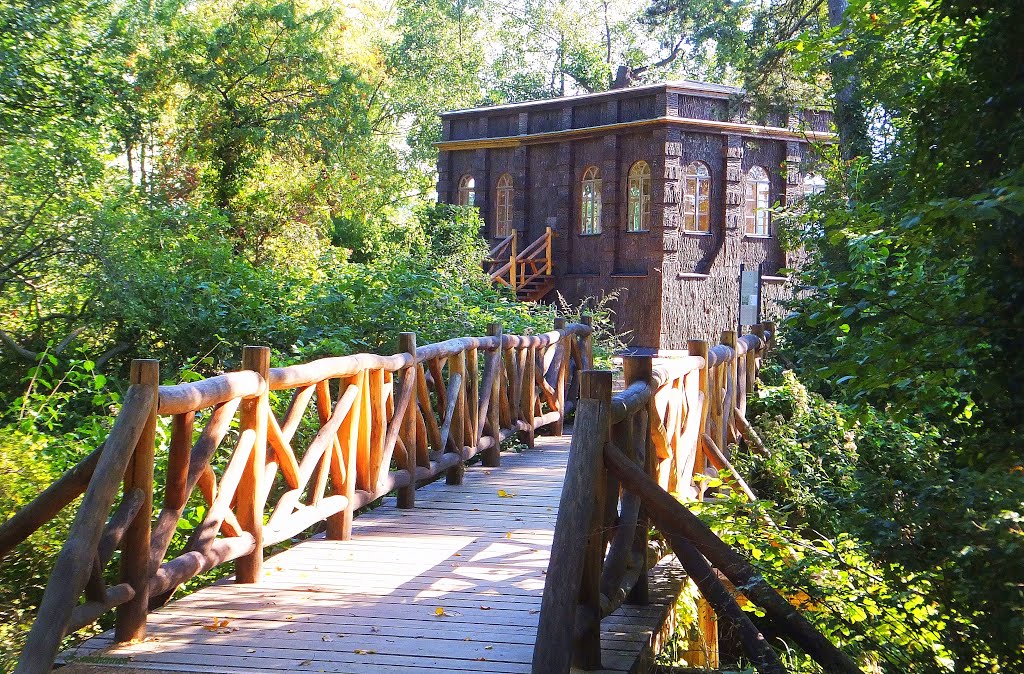 - Borkenhütte ehem. Jagdhütte a. d. Pfaueninsel - by Zwischenrast