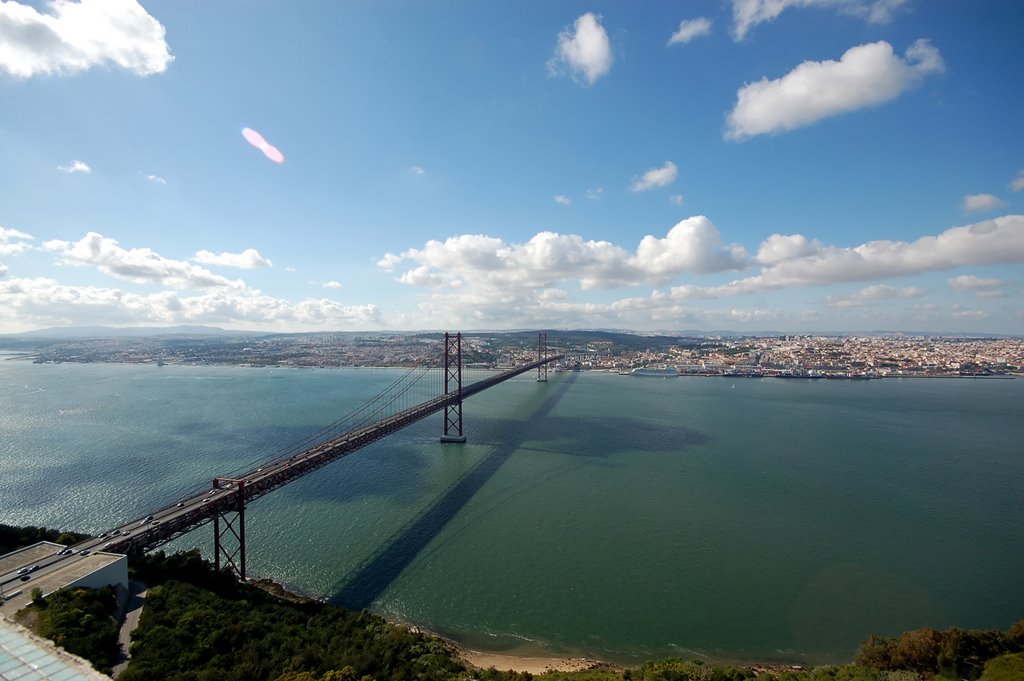 Beautiful bridge, beautiful Lisbon by mrui2507