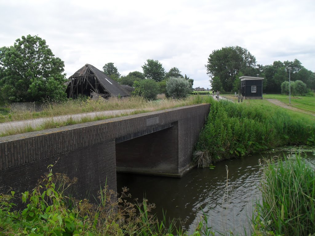 Trambrug (juni 2014) by bertgort24