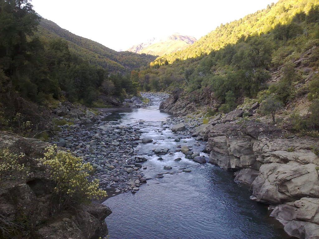 Vista del rio desde la pasarela pichirrincon by chalopunkrock