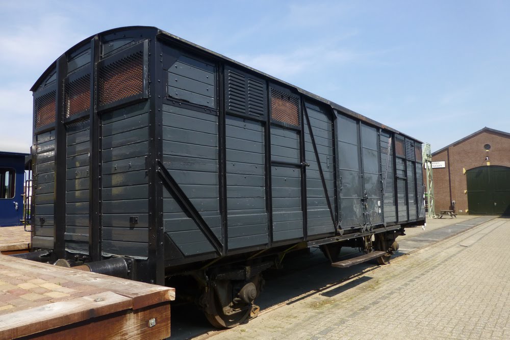 Een gesloten goederenwagen bij MBS Haaksbergen by H.Garnjost