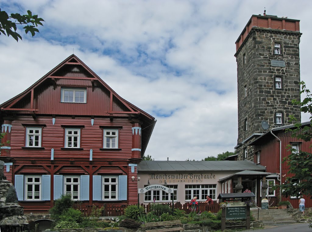 Mönchswalder Bergbaude bei Wilthen by Helmut Fischer