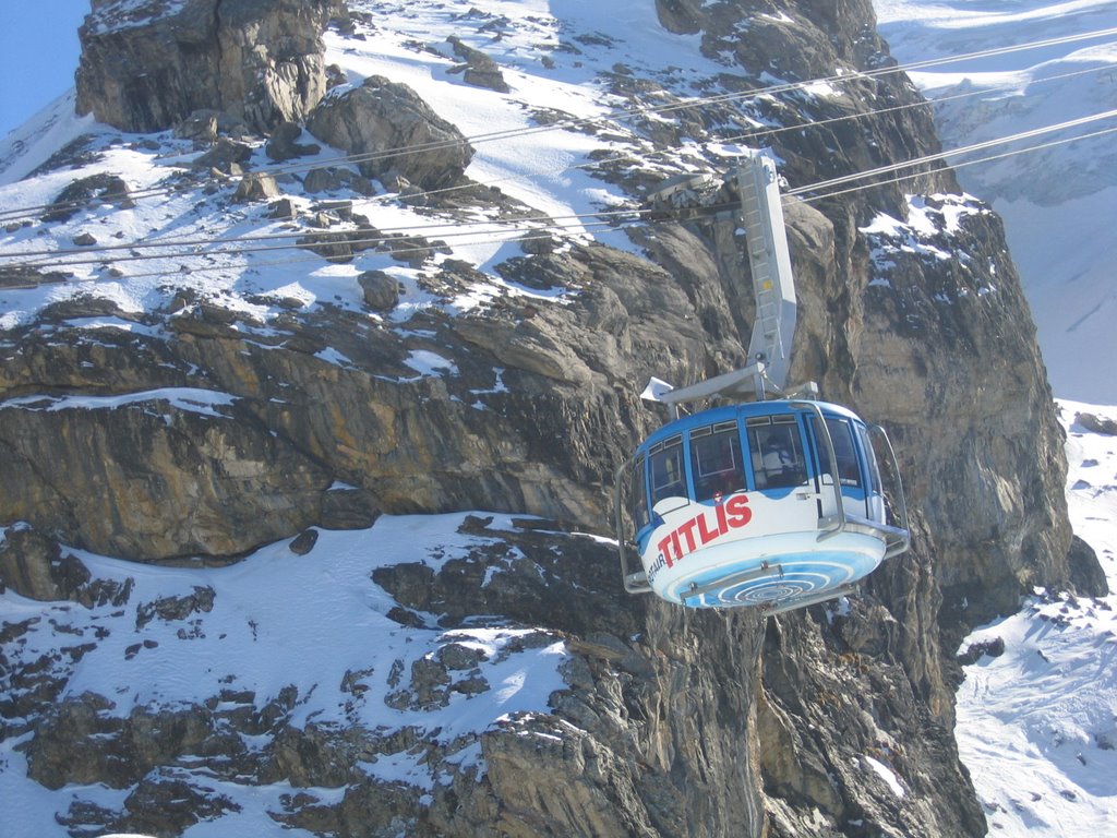 Titlis rotair by Jan Traub