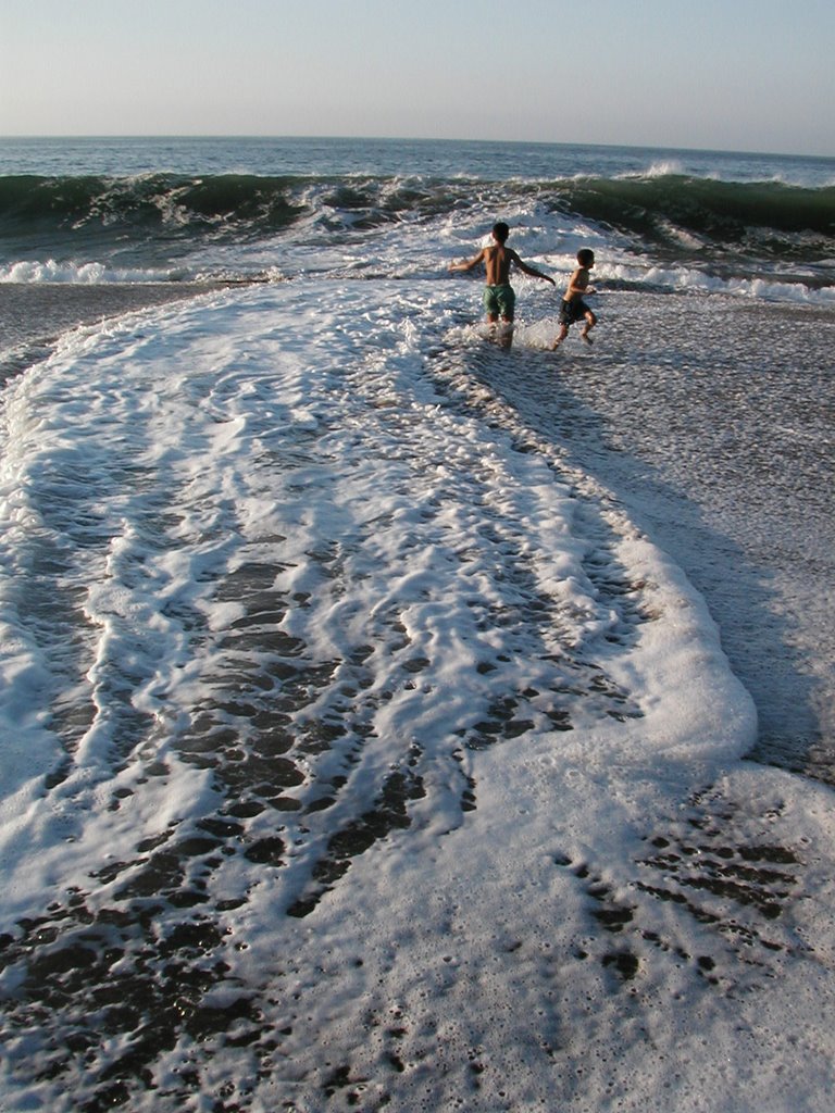 Playa de Laguna Verde by Waldo Valderrama