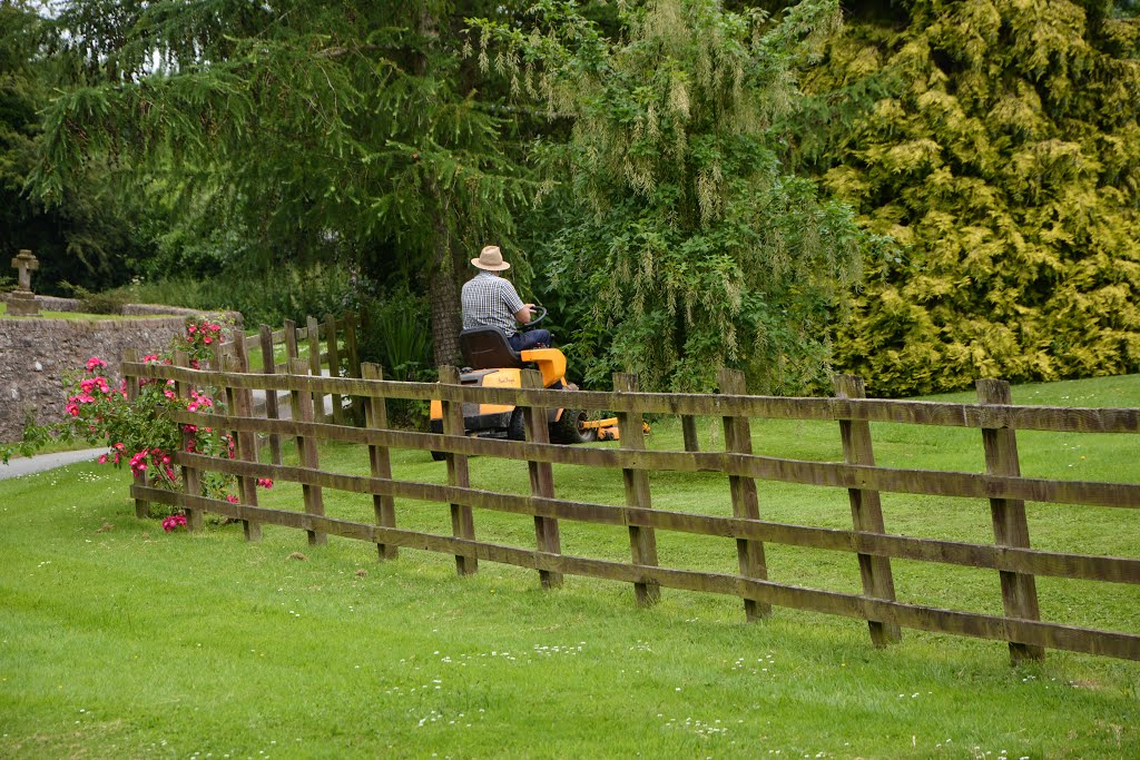 Shelsley Gardening by Ammonite